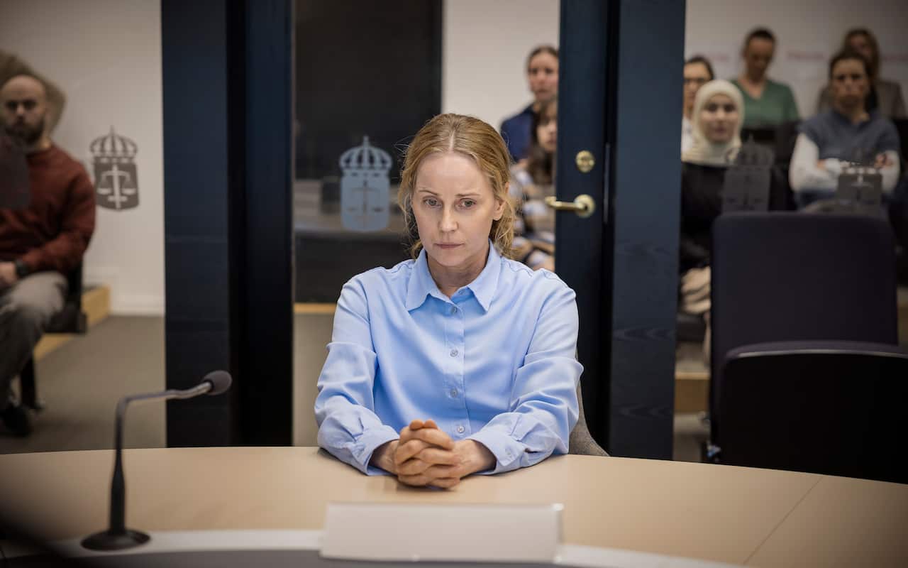 Sofia Helin as Iris.