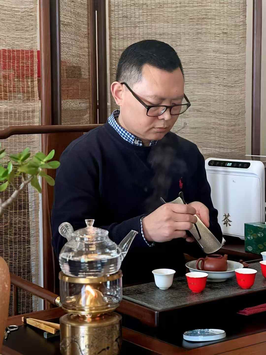 Max陈.jpg