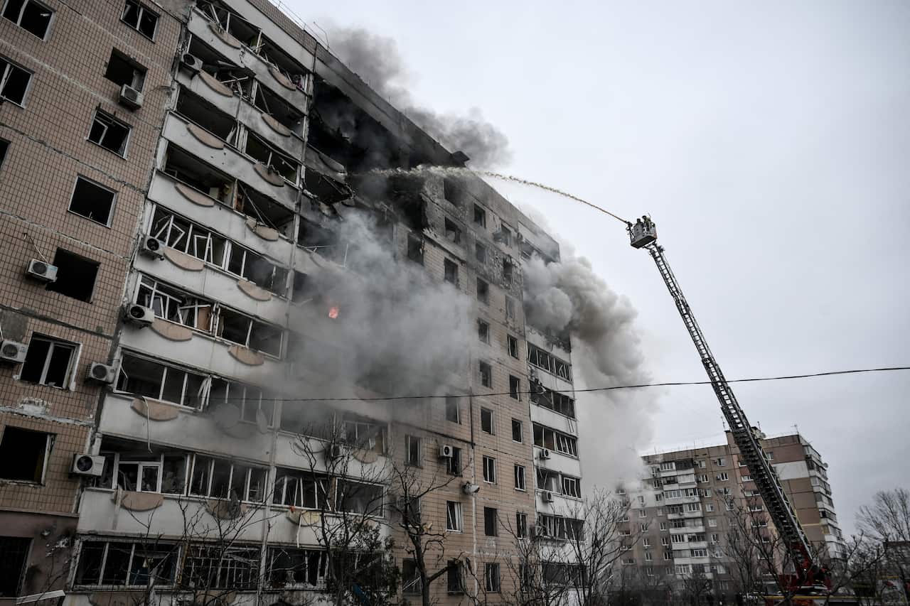 Russian guided bomb strikes apartment block in Zaporizhzhia