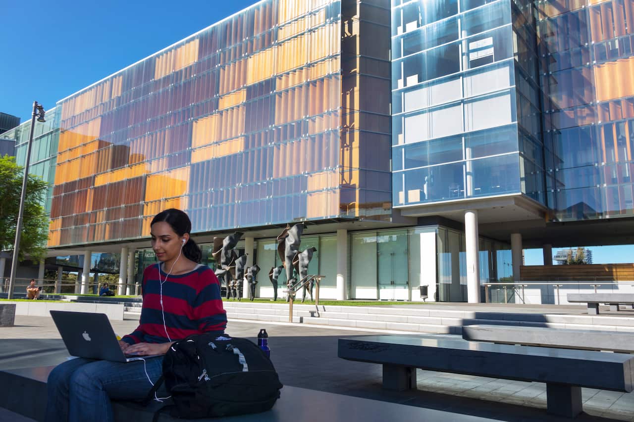 Australia, Sydney, University of Sydney campus student Apple notebook New Law Building