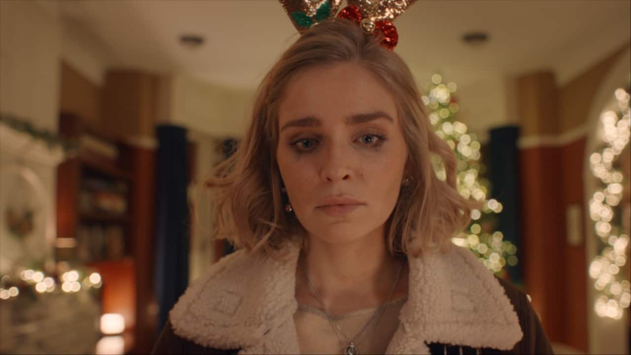 Julie Van den Steen as Mina in 'S