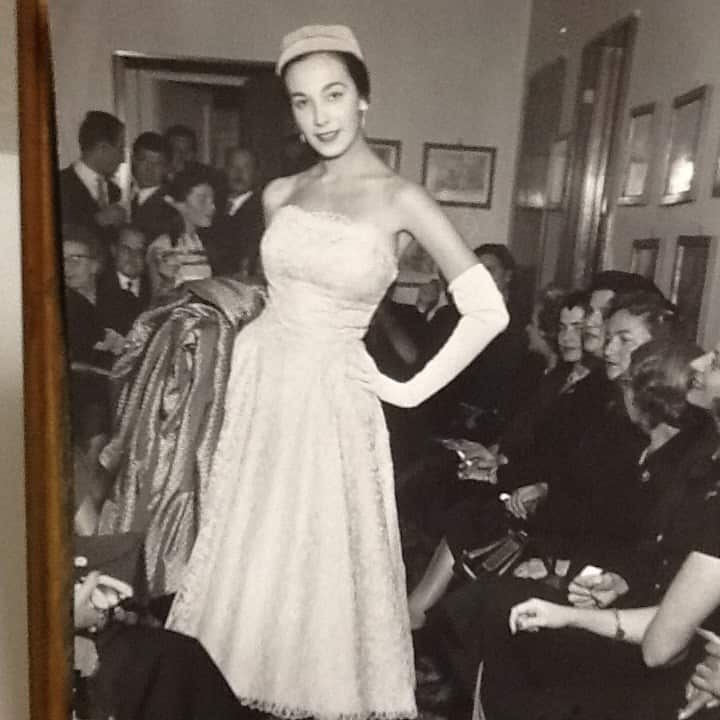 Terry Paliani 4 Sfilata a casa della Contessa Lovatelli nel 1954.jpg