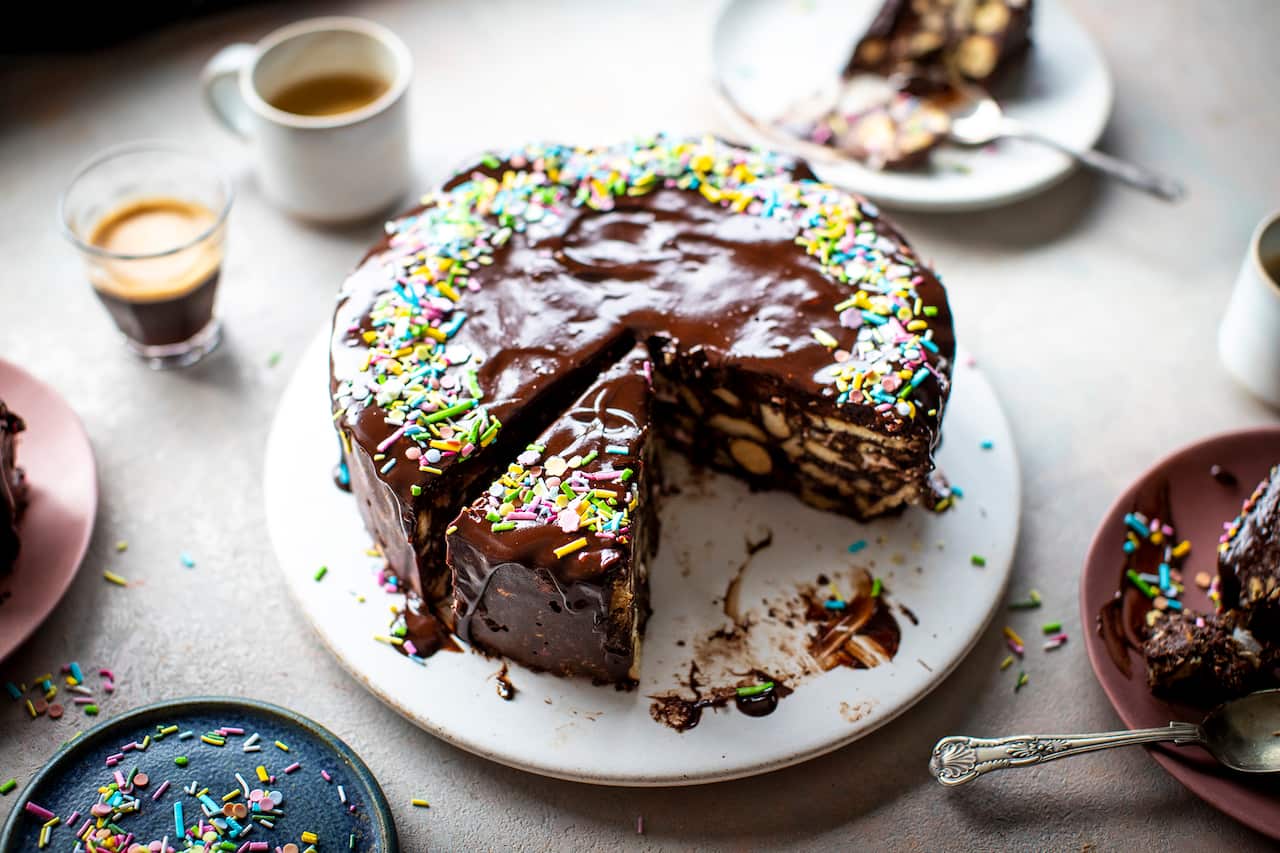 Image_-_S01E01_-_Chocolate_Biscuit_Cake_L_-_Donal_s_Family_Food_in_Minutes.jpg