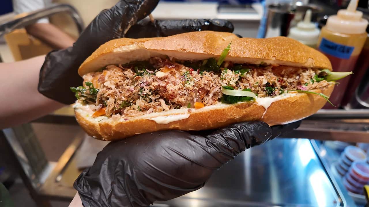 Bánh mì cá hồi sấy.jpg