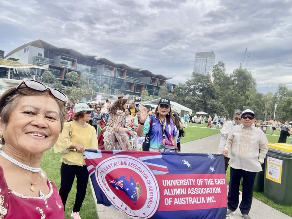 Lee Meekan with the Filipino Community.jpg