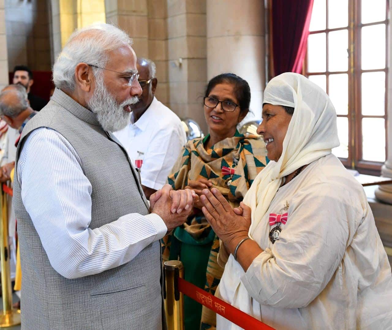 Padamshri Parkash Kaur with PM Narendra Modi 