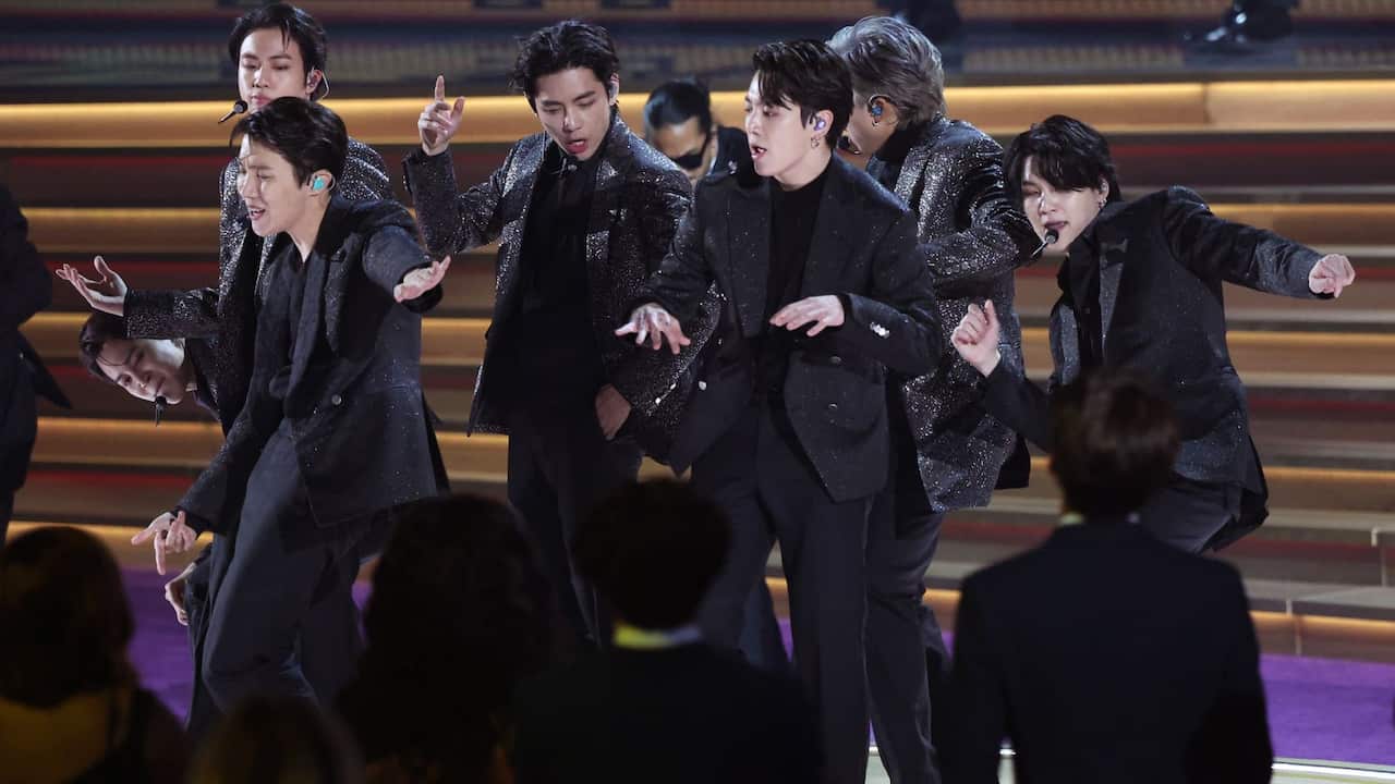 skynews-bts-k-pop_5805157 bts performance.jpg