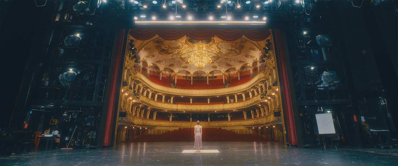 BECOMING-GIULIA_STILL_0000.jpg