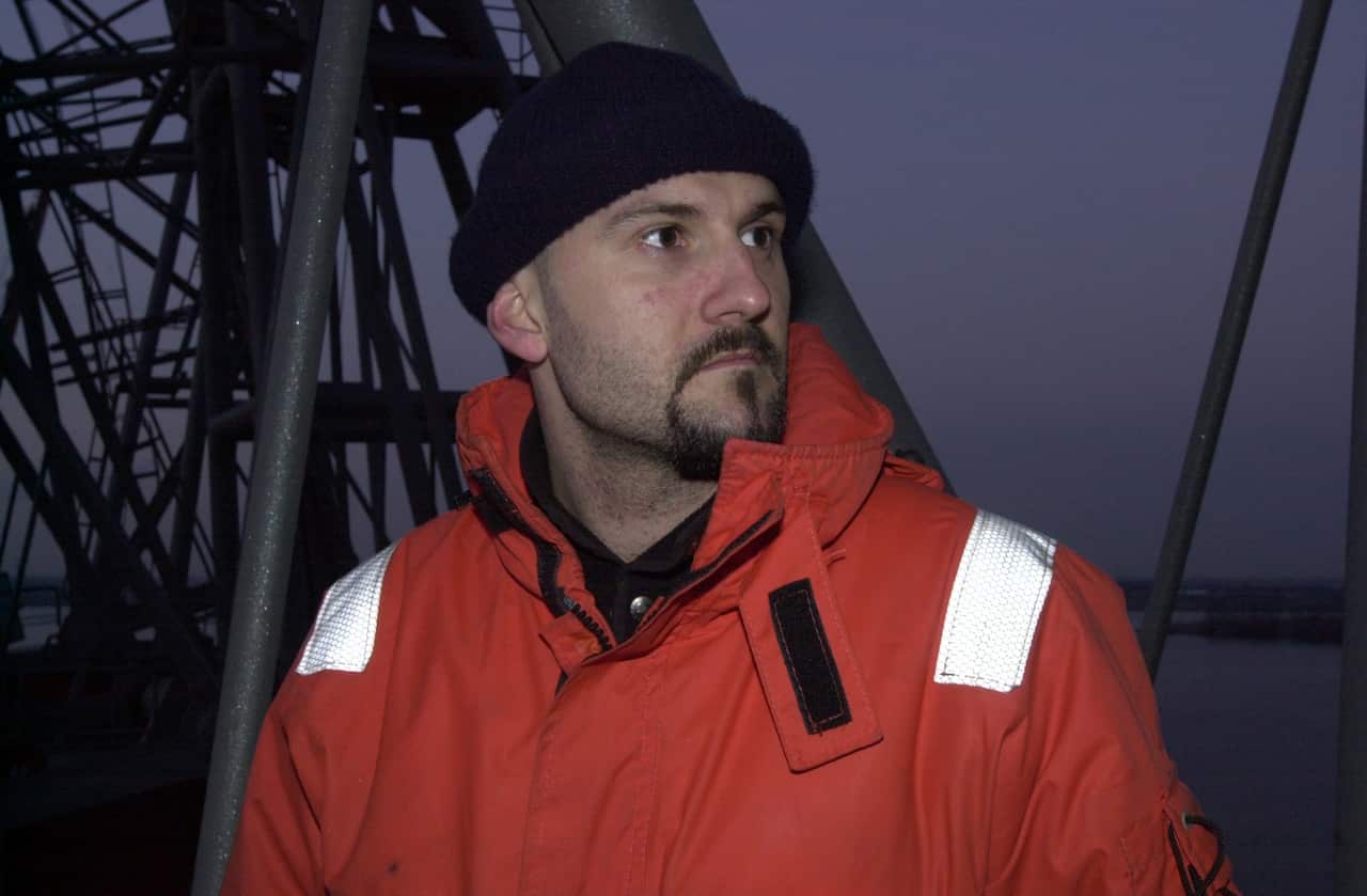 Gianluca Morini a bordo di una nave durante i suoi primi anni di carriera.