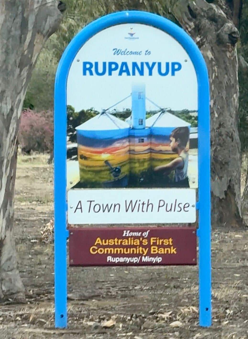 A sign that says "welcome to Rupanyup".