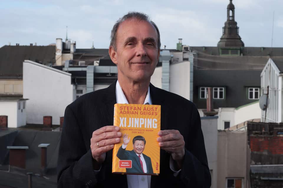 “世界上最有权势的人”：习近平第三次连任中国国家主席 | SBS Chinese