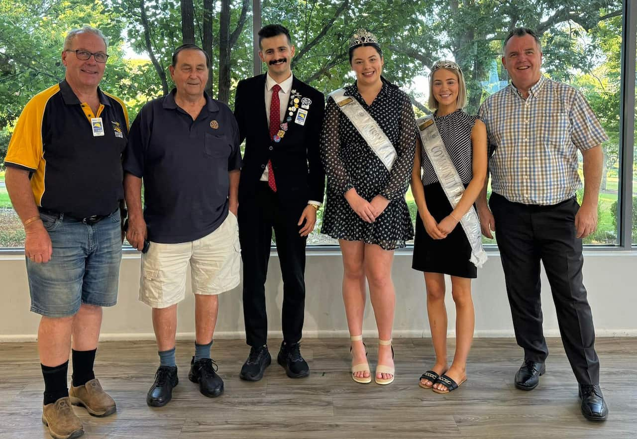 Simon Swan, Colin Wiese from Rotary Club, Haji Gudor,Velika Hayes, Jess Barclay, Dallas Tout from Rotary Club Wagga Wagga