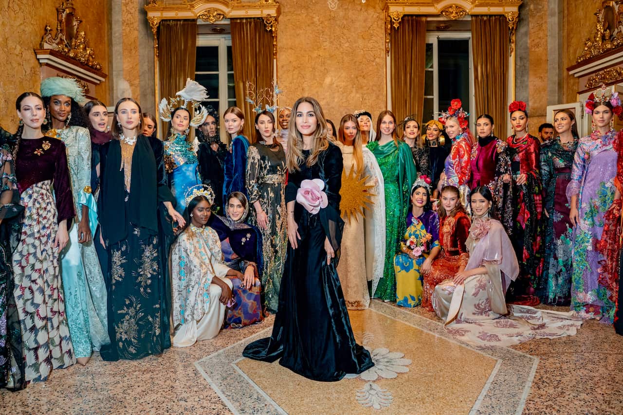 Lara Dizeyee with models.jpeg