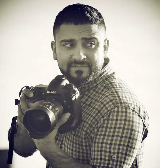 Mustafa Ali with a camera.png