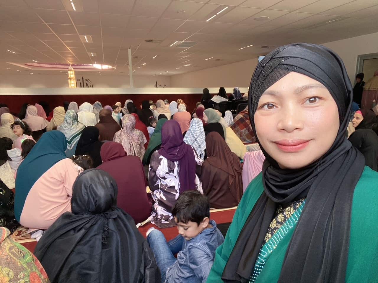 Maricel Morica inside the mosque.jpg