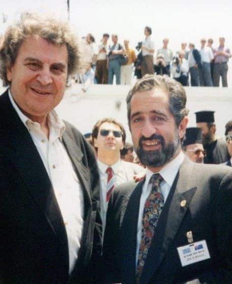 Μπόλκας Νίκος Μίκης Θεοιδωράκης (Μάλλον Κρήτη 1991).png