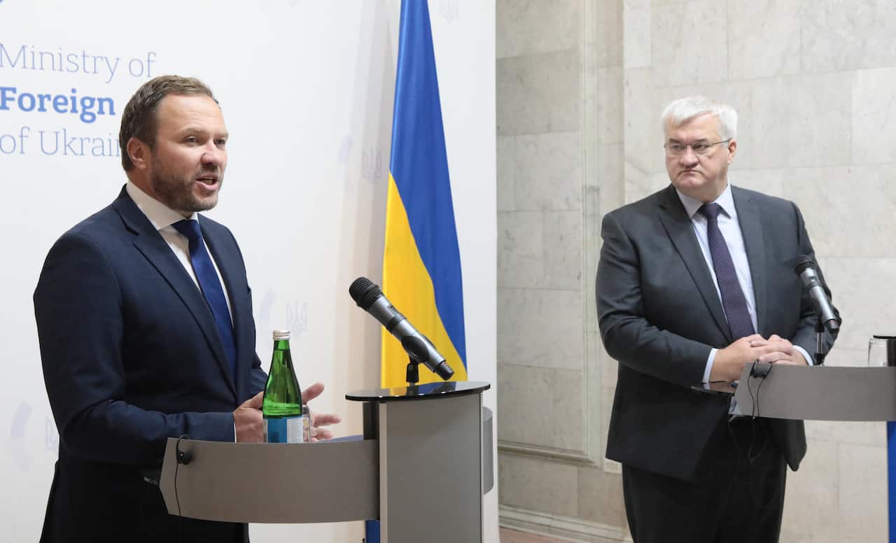 Foreign Ministers of Ukraine and Estonia Address Media - Kyiv