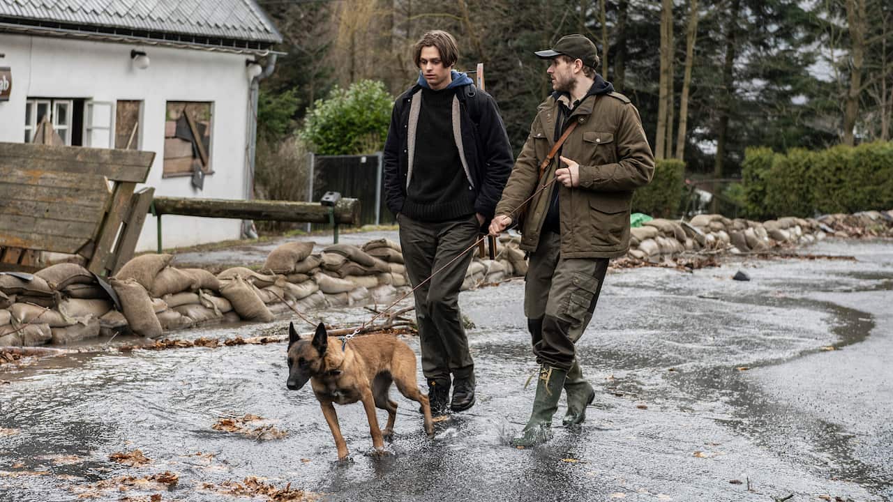 Families-Like-Ours-Episodic-Photos-Episode-5-5-4724x2657-Press-Photo-Families-Like-Ours-Albert-Rudbeck-Lindhardt-Stainslaw-Linowski-Photo-credit-Jul.JPG