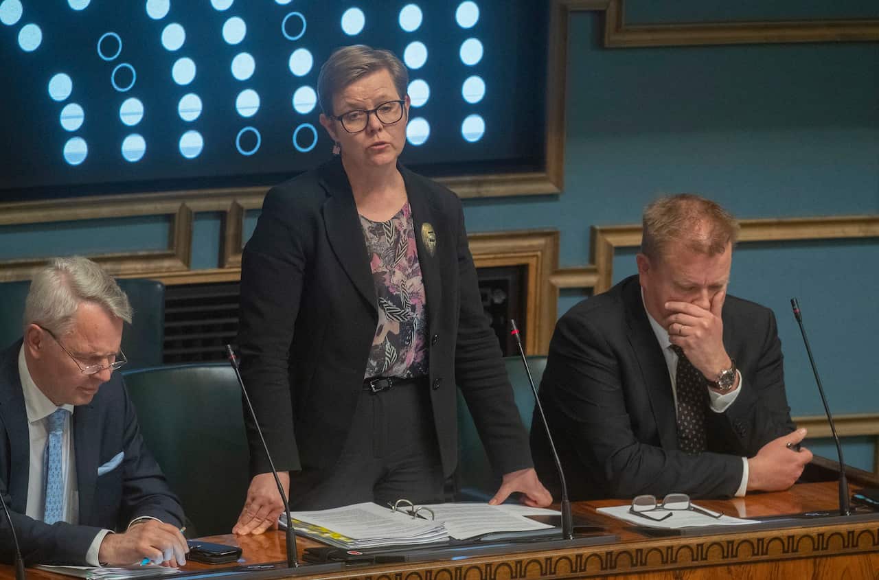 Finnish Foreign Minister Pekka Haavisto (l), Minister of the Interior Krista Mikkonen (c) and Minister of Defence Antti Kaikkonen (r) discuss NATO membership in Parliament.