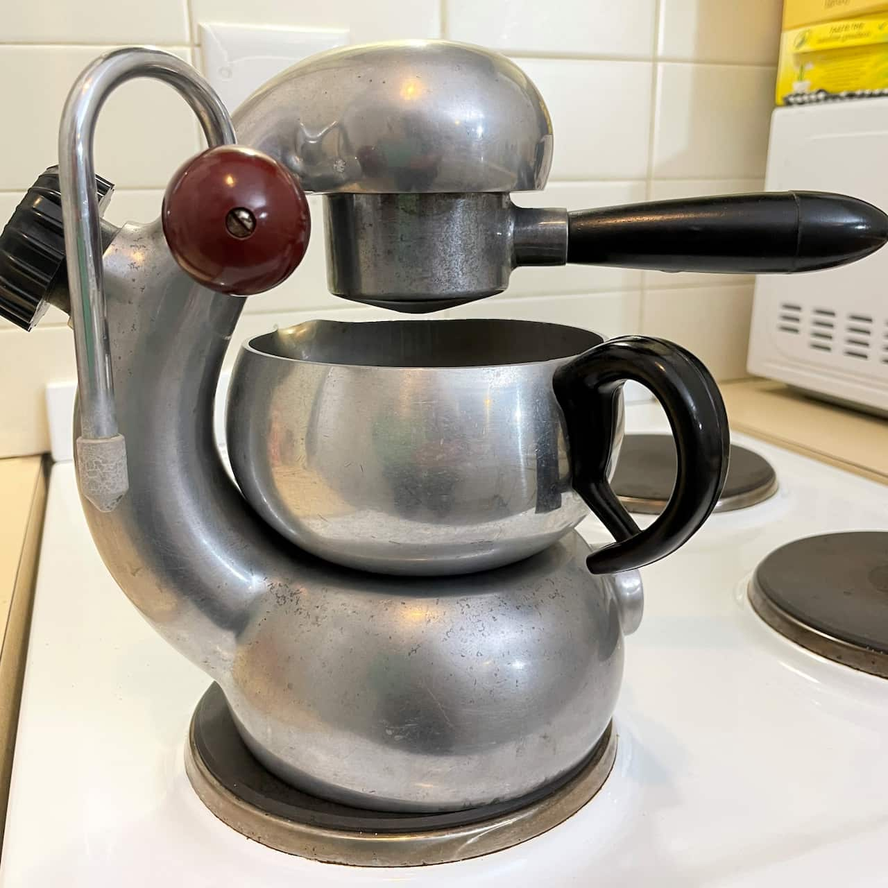 The 1960s coffee machine Leonardo found on the street.