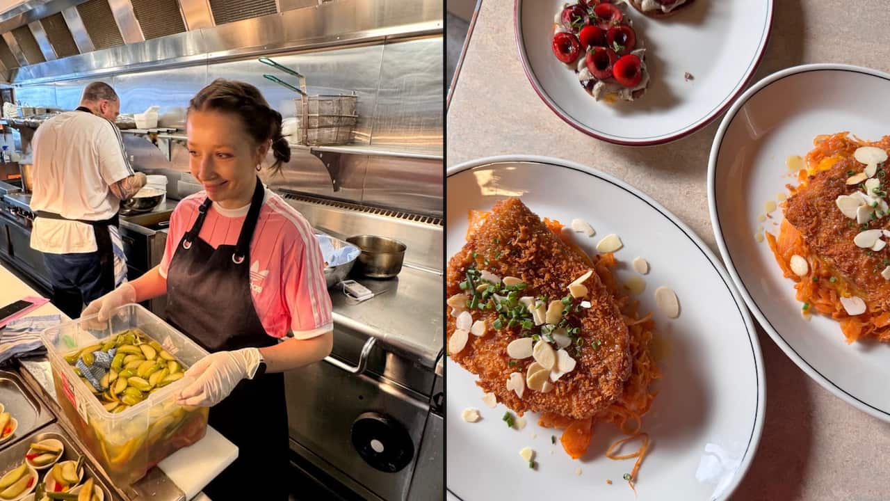 Una imagen dividida muestra a un chef en una cocina comercial sosteniendo un recipiente grande con vegetales verdes en rodajas, junto con primeros planos de comidas gourmet emplatadas a la izquierda y pescado empanizado con almendras y hierbas.