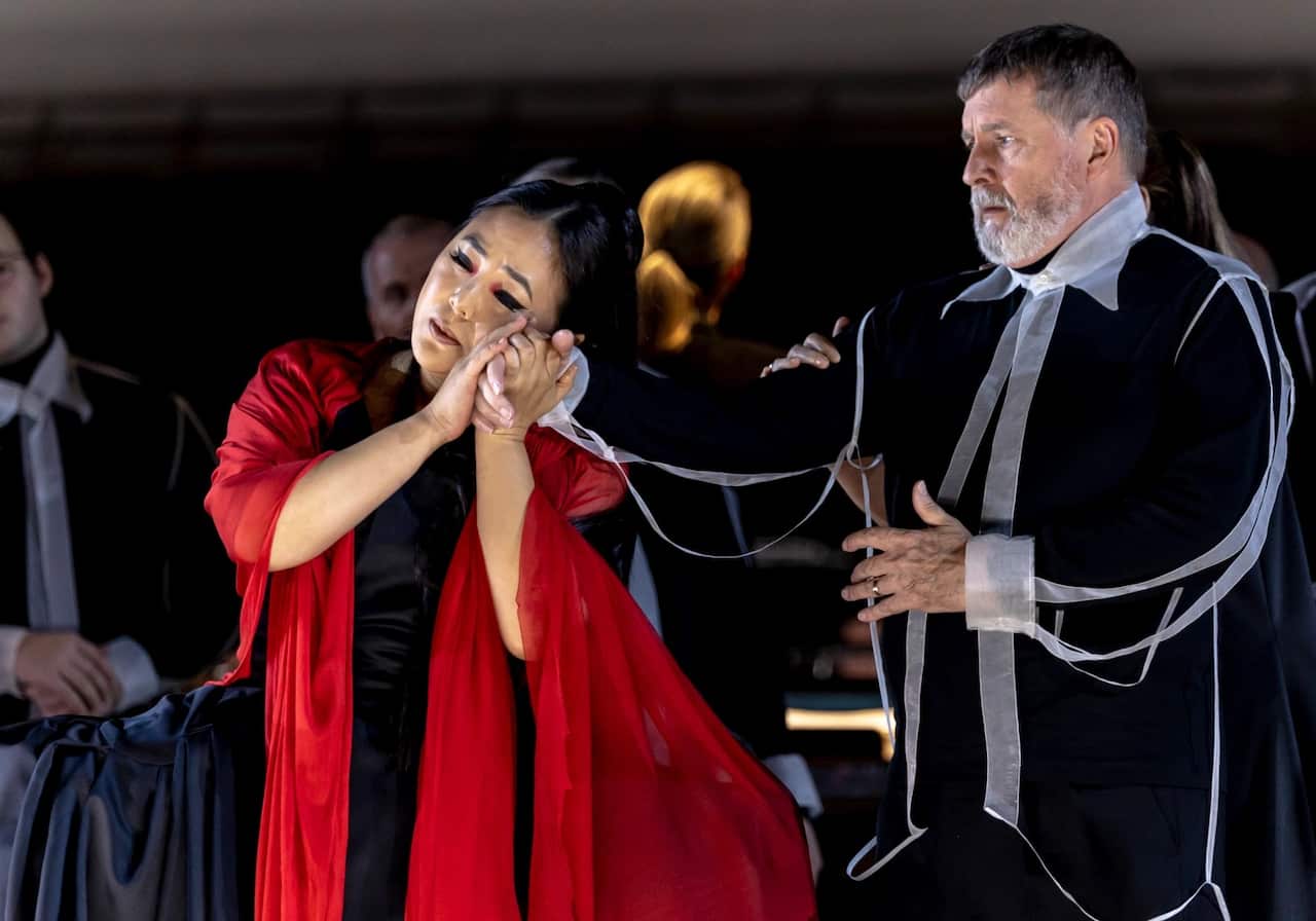 oq-the-sopranos_eva-kong-and-opera-queensland-chorus.jpg