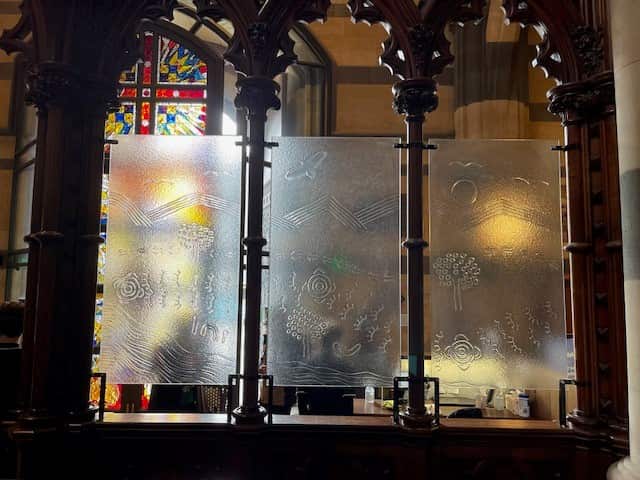 Kathedrale Glas bunt.jpg