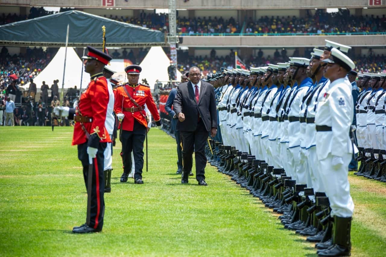 Rais Uhuru Kenyatta, akagua gwaride kwa mara ya mwisho kabla yakumkabidhi Dr Ruto mamlaka.jpg