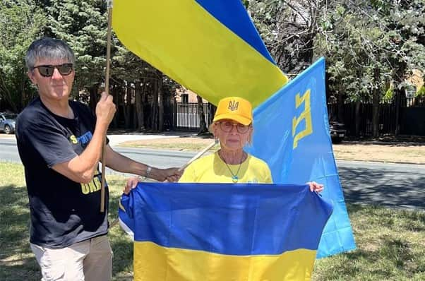 Ukraine protesters Andrew Liszczynsky and Marusya Jacyshyn in front of the Russian embassy on Canberra Avenue, Kingston. Photo Lily Pass - Canberra CityNews..jpg