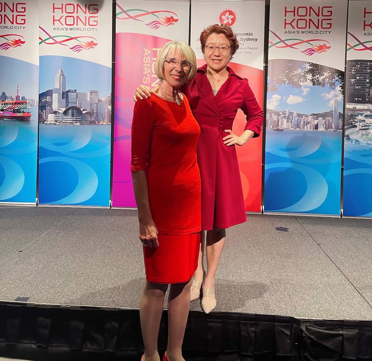 Ms Ling Sun and Dr.Jane, Mayor of Adelaide.jpeg