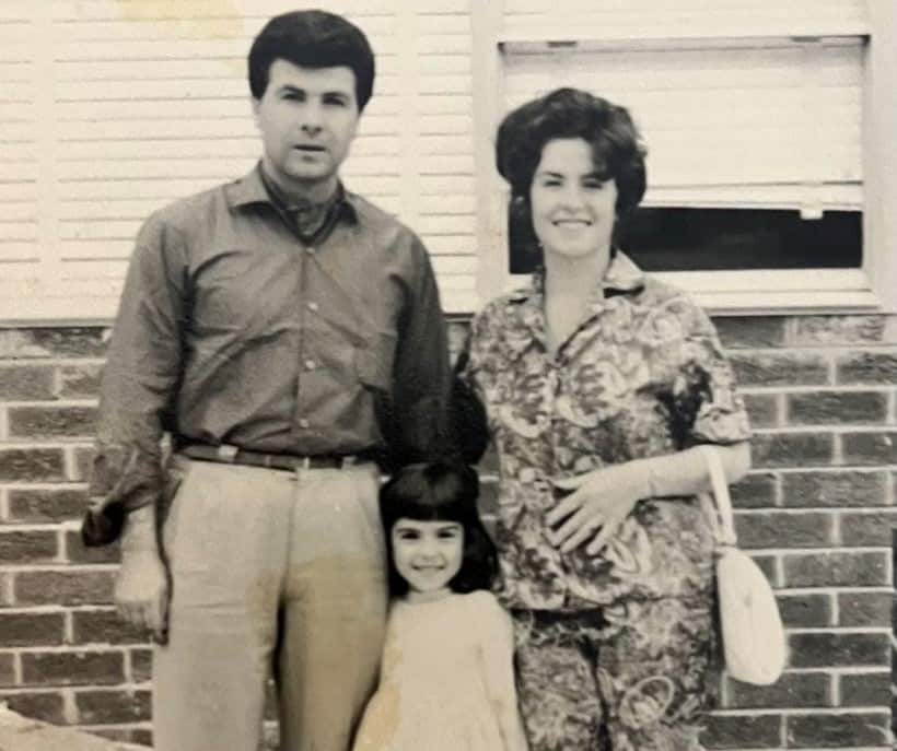 Tina Frezza as a child in 1965 between her dad and her mum