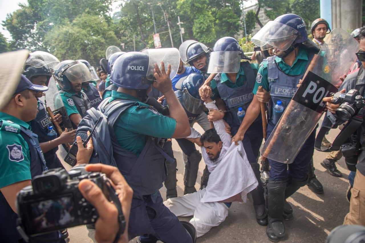 Dhaka University closed indefinitely amid ongoing quota protests