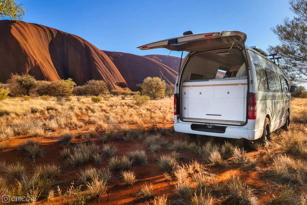 Uluru.jpg