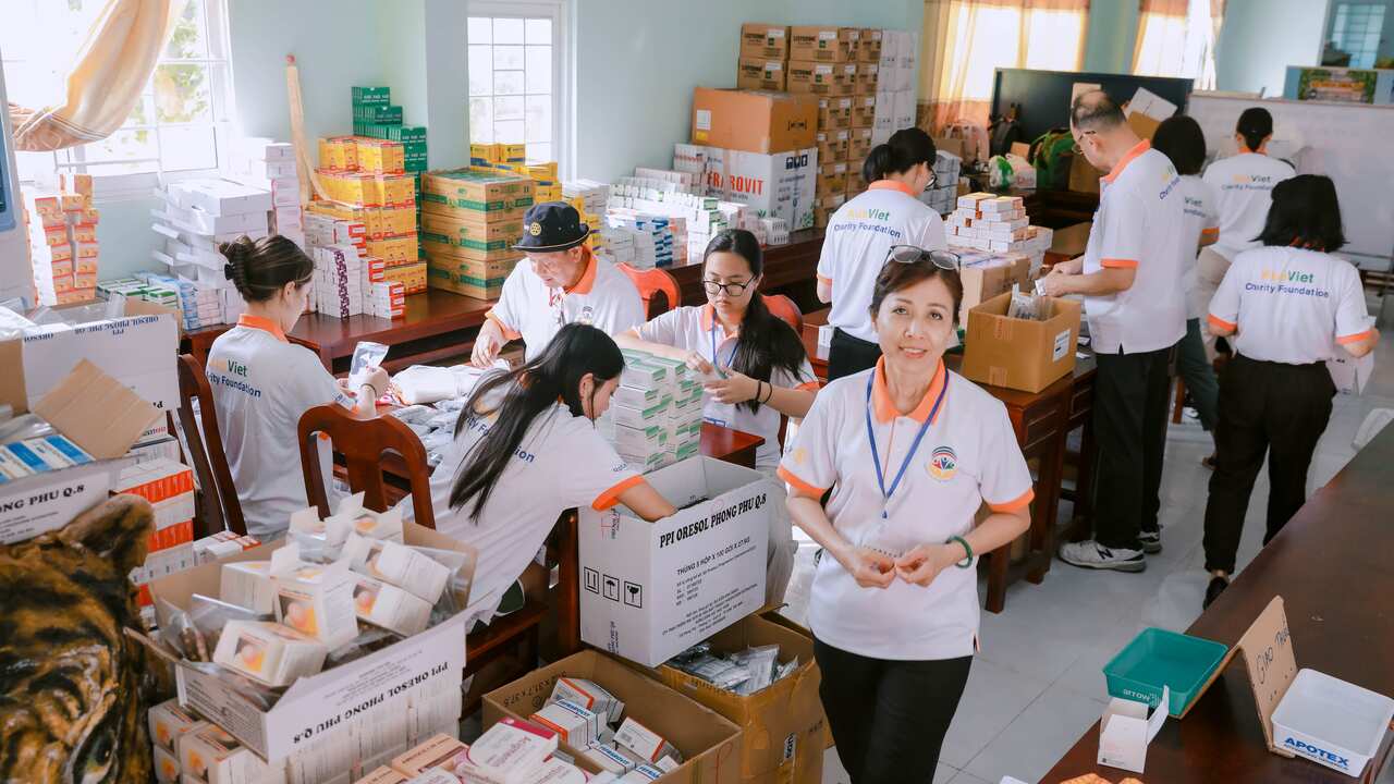 Thuốc men không thiếu đến tay bệnh nhân