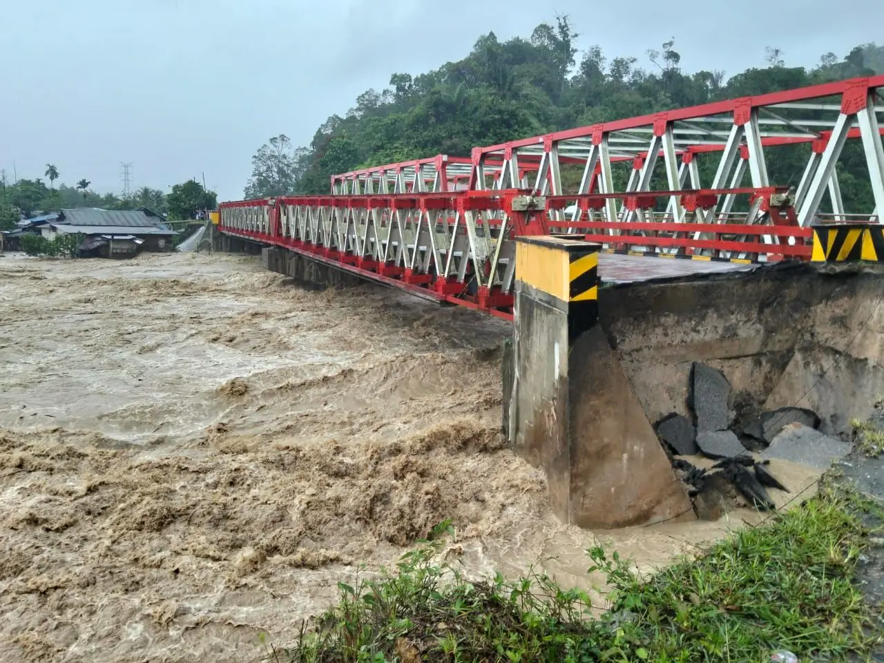 jembatan putus di Kabupaten Tapanuli Utara,