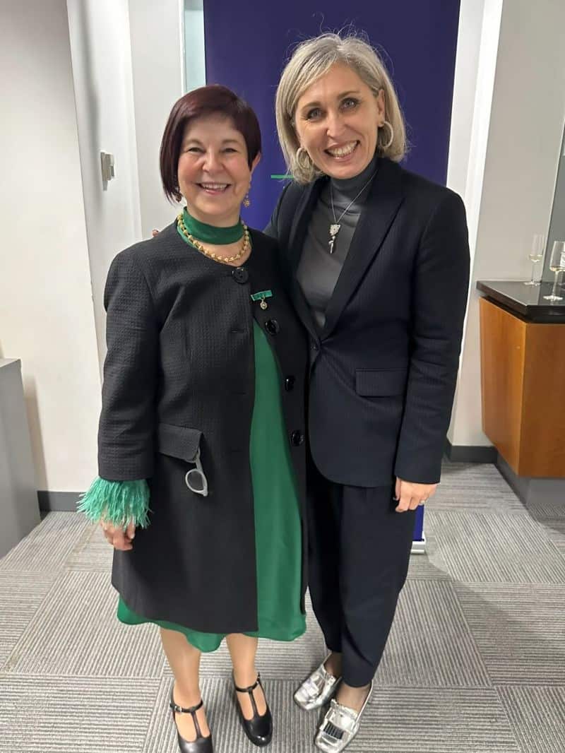 Elisabetta Barberio insieme alla Console di Melbourne Hanna Pappalardo.jpg