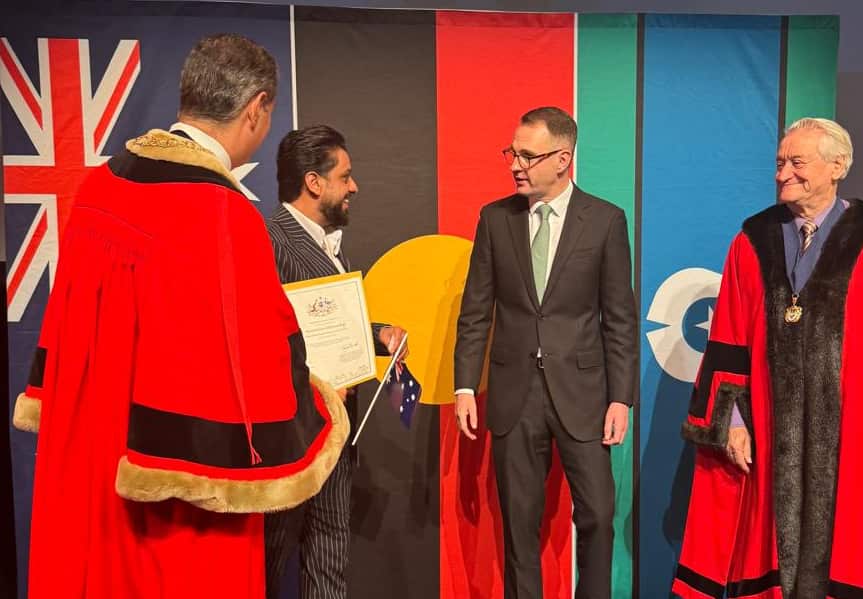 محمد خلال حفل تسلم الجنسية.png