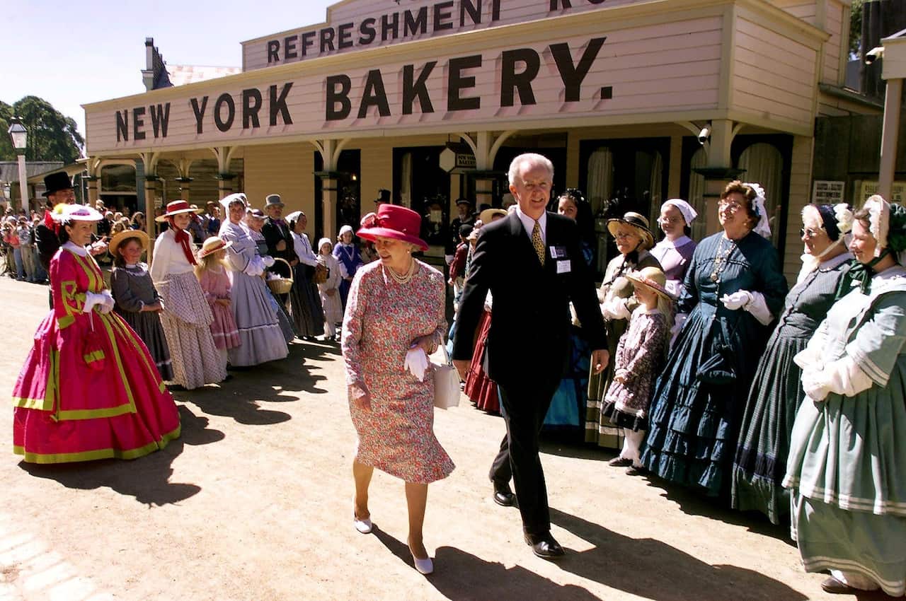 AUSTRALIA-QUEEN-GOLD-1