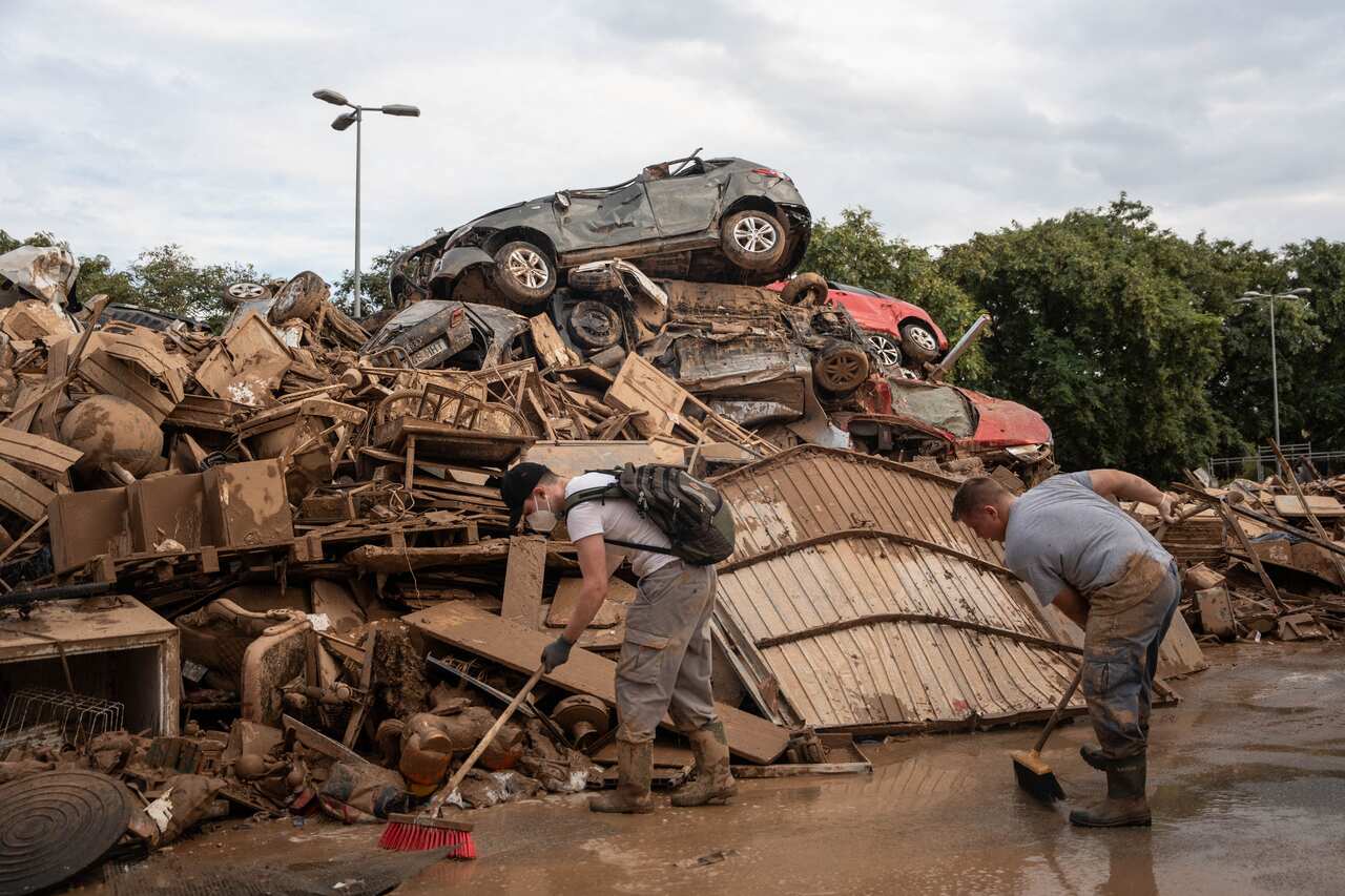 Floods Cleanup Efforts Continue - Spain