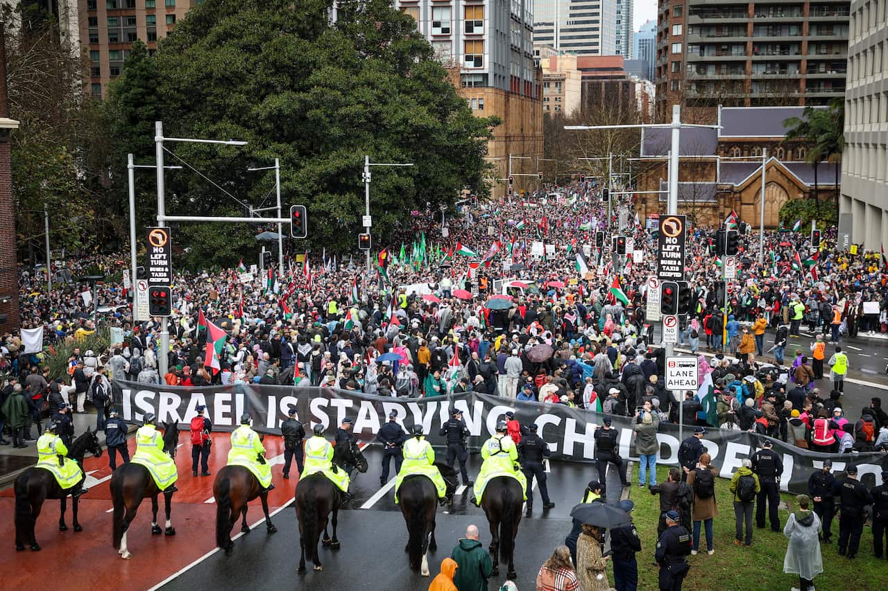 Los manifestantes pro-palestinos marchan en Australia