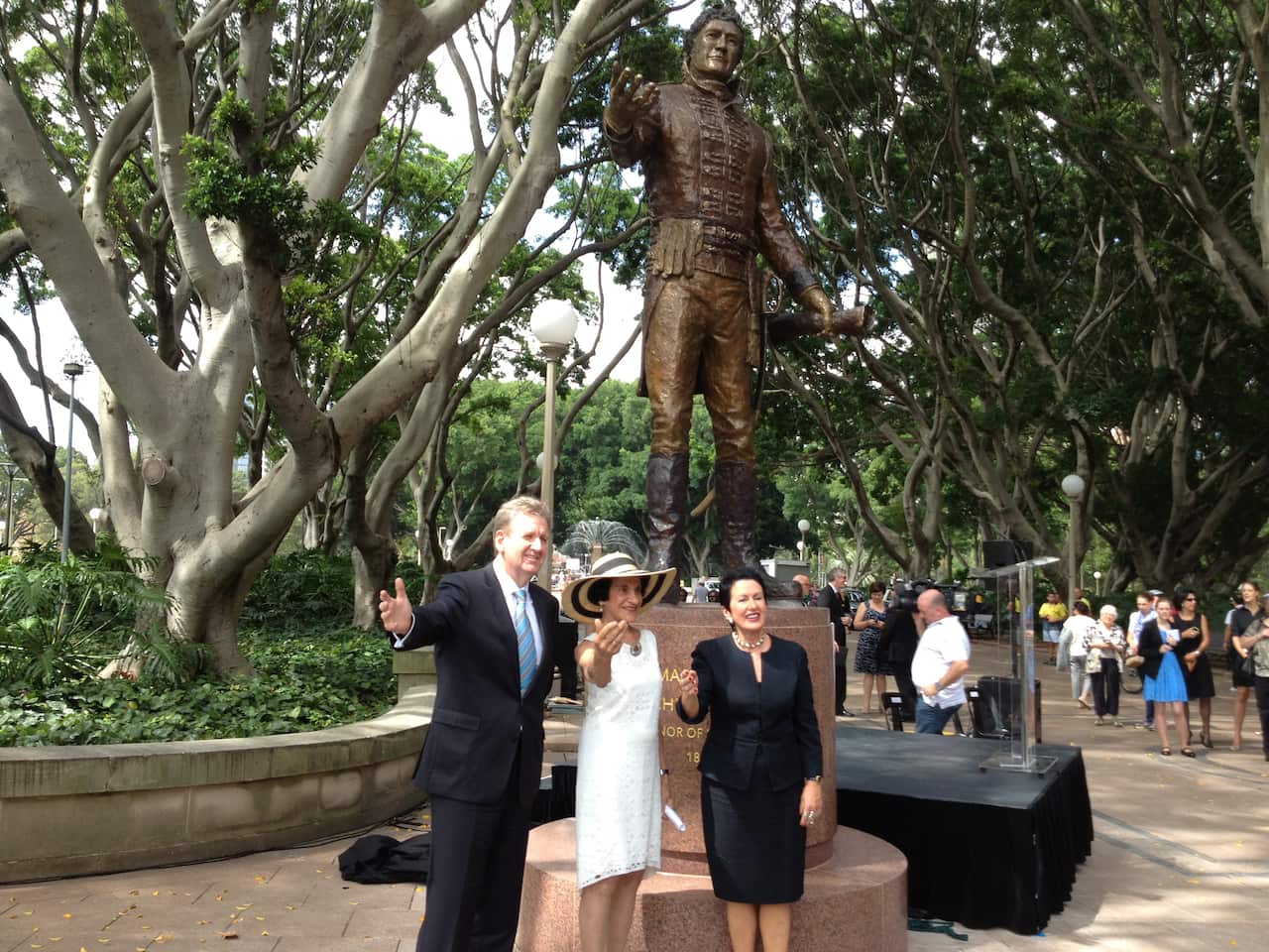 GOVERNOR LACHLAN MACQUARIE STATUE