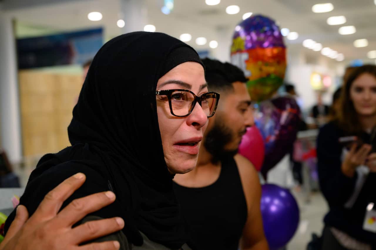 FIRST MIDDLE EAST FLIGHT AUSTRALIA RETURN