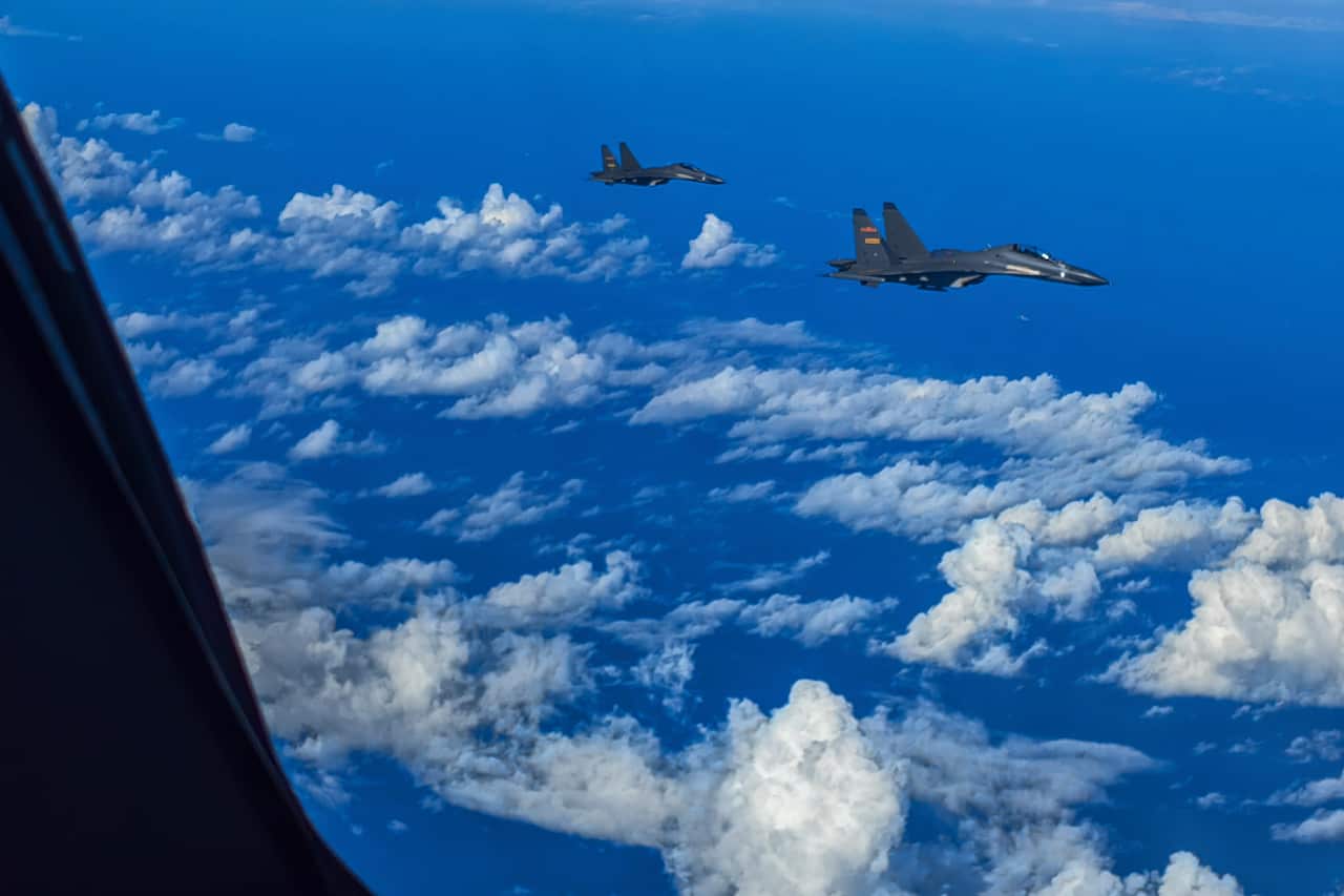 Chinese fighter jets conduct a joint combat training exercises