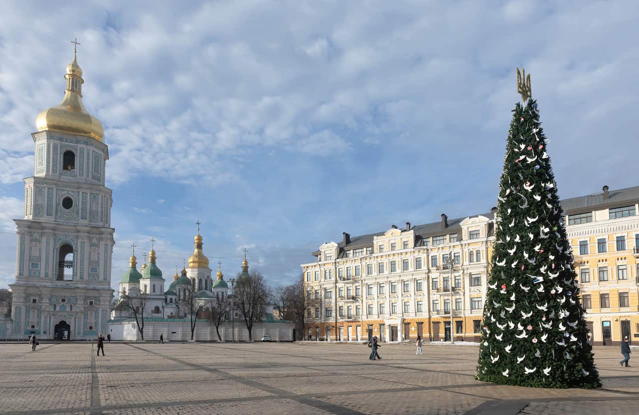 Christmas tree erected in Kyiv, Ukraine - 17 Dec 2022