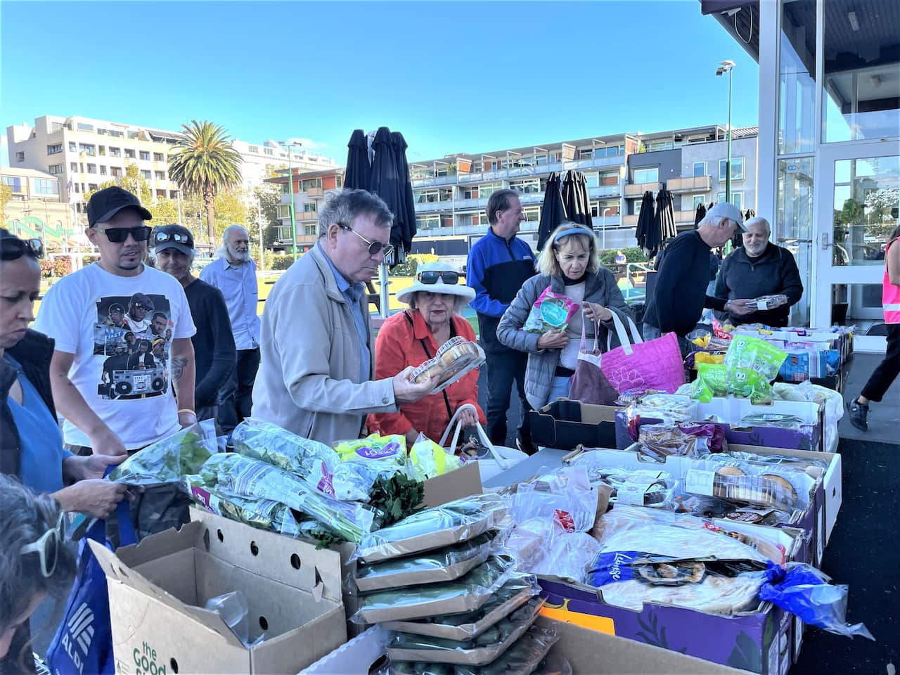 Un pomeriggio di distribuzione al St Kilda Food Rescue..jpg
