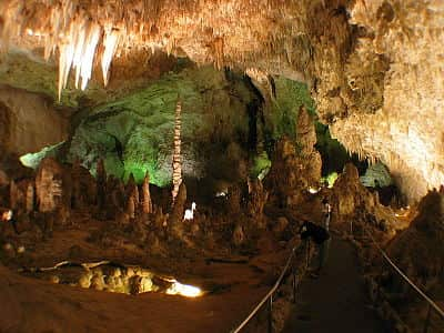 400px-Carlsbad_caverns.jpg