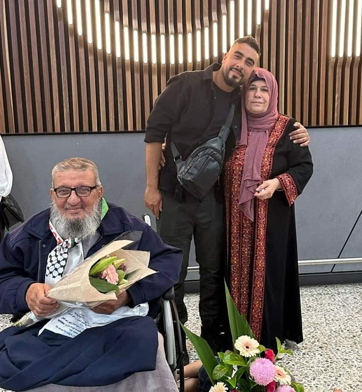 Ibrahim Abu Lihia with his parents.jpg