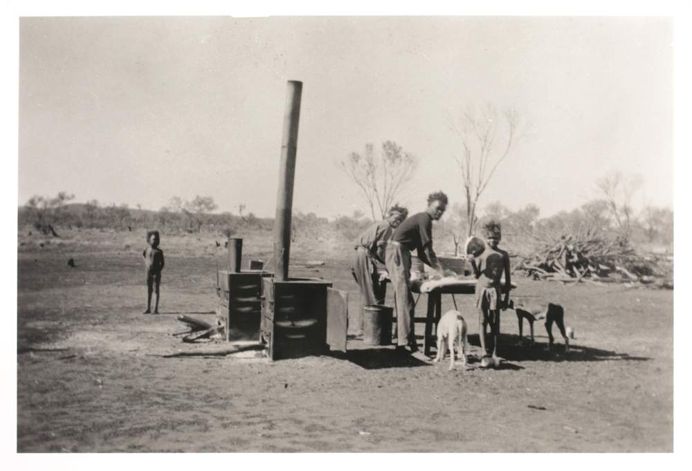 Baking damper at Yuendumu, 1947. (Image: Northern Territory Library)