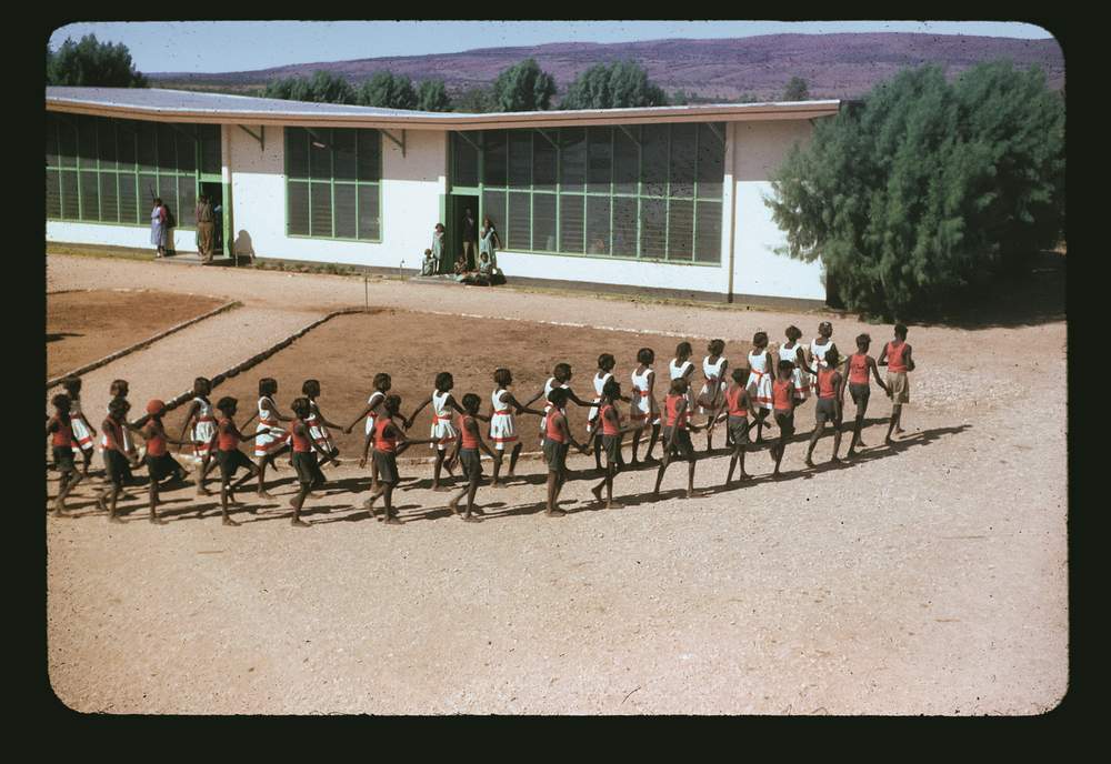 Kids marching into Hermannsburg school. (Image: Strehlow Research Centre)
