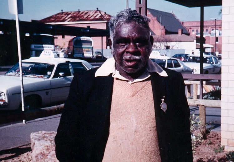 Jimmy James OAM with the medal he was awarded following his rescue of Wendy. Image source: John Stokes